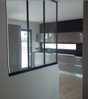 Confection d'une cuisine avec cloison atelier sur Andernos les Bains