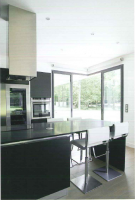 Cuisine contemporaine lumineuse en laque noire mate proche Bordeaux